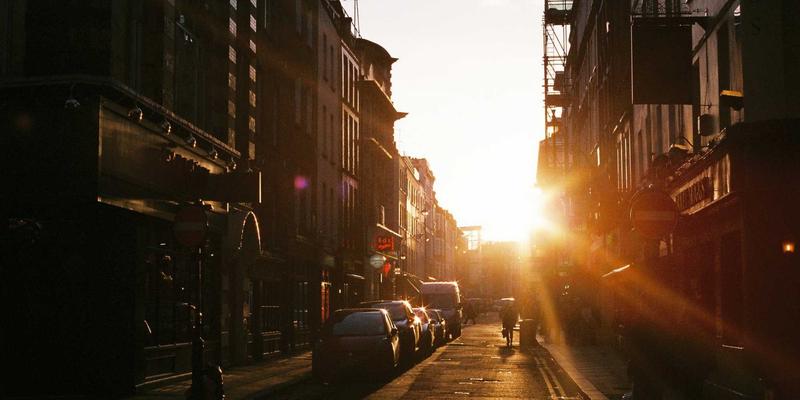 月饼定制72小时:如何打造专属中秋礼盒,让心意与创意同步抵达